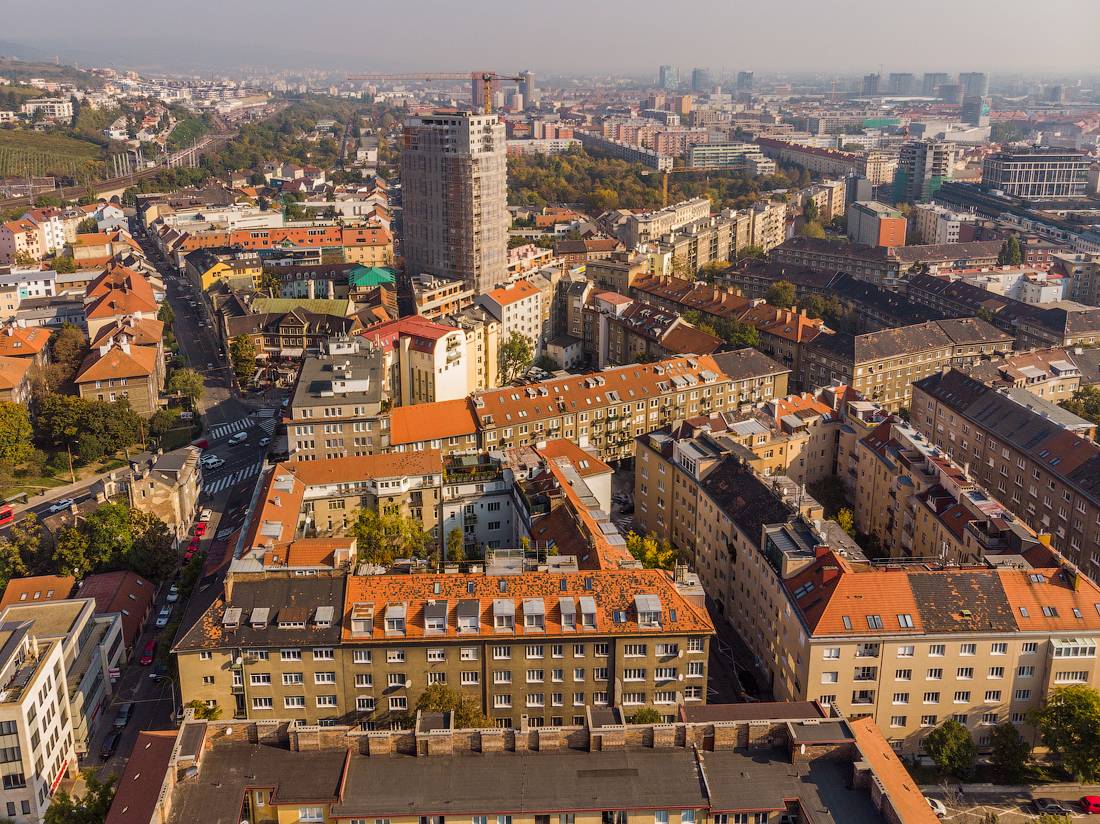 Situácia na slovenskom trhu s nehnuteľnosťami: Oplatí sa teraz kúpiť byt?